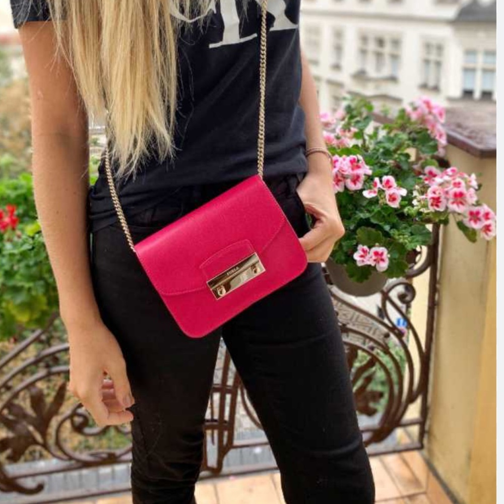 FURLA metropolis crossbody mini bag, vibrant fuchsia.